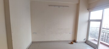 Room in 3 BHK Apartment at Gardenia Golf City, Sector 75 – for Rent