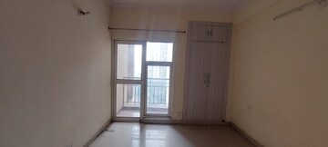 Room in 3 BHK Apartment at Gardenia Golf City, Sector 75 – for Rent