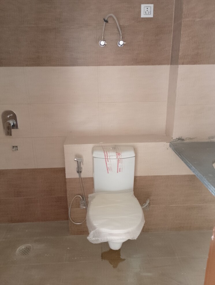 Bathroom, pareena-the-elite-residences 3 Bedroom 1970 Sq.Ft. Apartment In Sector 99 Gurgaon 7986147