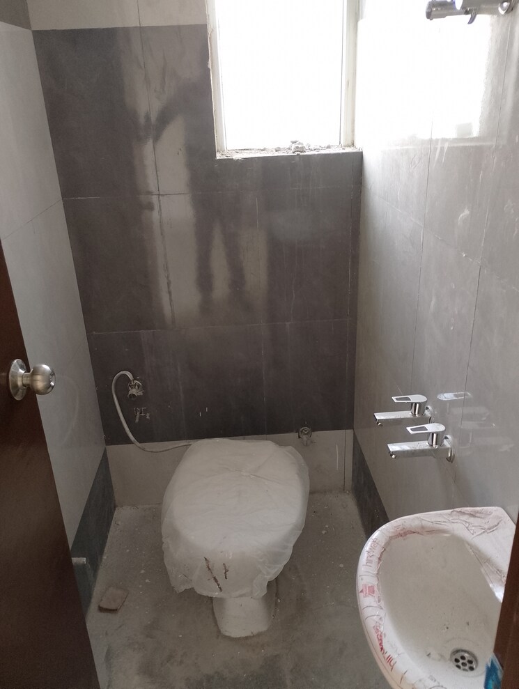 Bathroom, pareena-the-elite-residences 3 Bedroom 1970 Sq.Ft. Apartment In Sector 99 Gurgaon 7986147