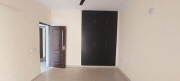 Room in 3 BHK Apartment at Gardenia Golf City, Sector 75 – for Rent