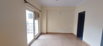 Room in 3 BHK Apartment at Gardenia Golf City, Sector 75 – for Sale