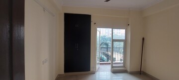Room in 3 BHK Apartment at Gardenia Golf City, Sector 75 – for Sale