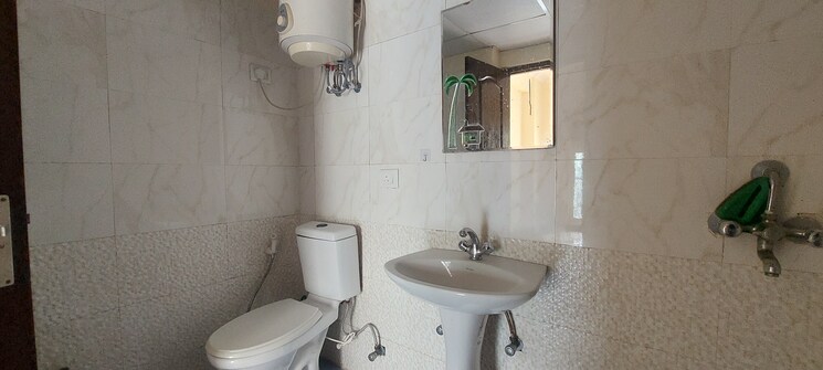 Bathroom, gardenia-golf-city 3 Bedroom 1750 Sq.Ft. Apartment In Sector 75 Noida 7986240