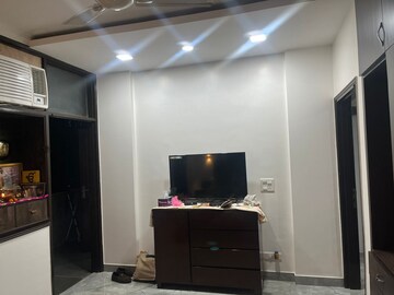 Furnished Amenities in 3 BHK Builder Floor at East Of Kailash – for Rent