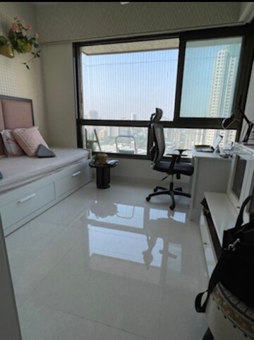 Room in 2 BHK Apartment at The Wadhwa Atmosphere, Mulund West – for Rent