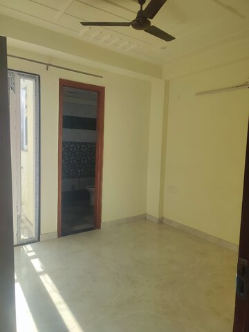 Room in 2 BHK Builder Floor at Greenwood City, Sector 40 – for Rent