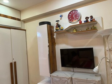 Room in 3 BHK Apartment at Gangothri Nakshatra Pride, Narsingi – for Rent