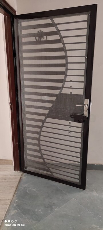 Master Bedroom in 2 BHK Apartment at Sector 4, Greater Noida – for Rent