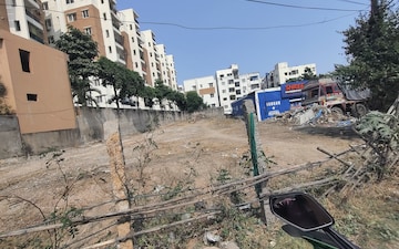 Land For Sale in Puppalaguda
