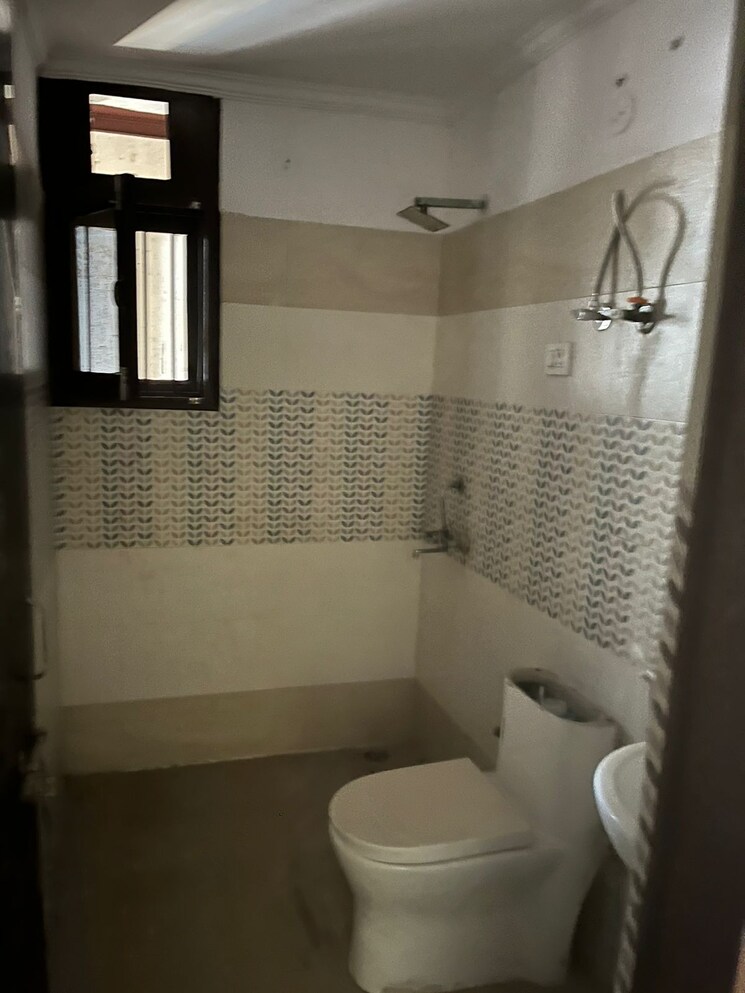 Bathroom, patparganj 3 Bedroom 1250 Sq.Ft. Apartment In Patparganj Delhi 7986984