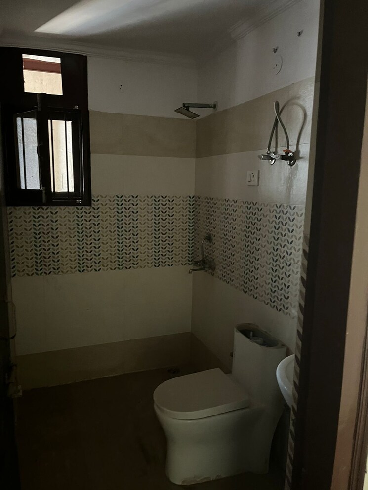 Bathroom, patparganj 3 Bedroom 1250 Sq.Ft. Apartment In Patparganj Delhi 7986984