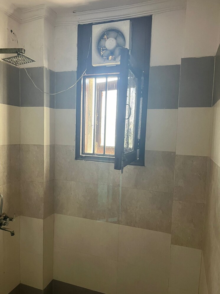 Bathroom, patparganj 3 Bedroom 1250 Sq.Ft. Apartment In Patparganj Delhi 7986984