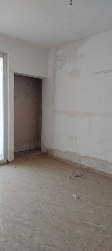 Room in 3 BHK Apartment at BPTP Discovery Park, Sector 80 – for Sale