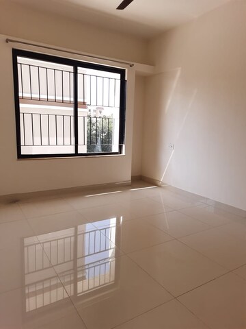Room in 2 BHK Apartment at Kumar Palaash A, Wadgaon Sheri – for Rent