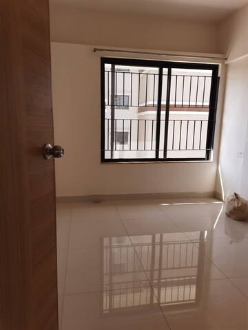 Room in 2 BHK Apartment at Kumar Palaash A, Wadgaon Sheri – for Rent