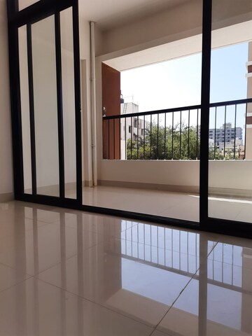 Room in 2 BHK Apartment at Kumar Palaash A, Wadgaon Sheri – for Rent