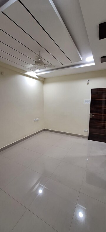 Room in 2 BHK Apartment at Chitrapuri Colony, Manikonda – for Rent