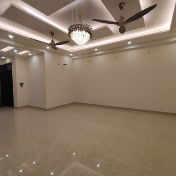 Room in 3 BHK Apartment at BPTP Floors, Sector 70 – for Rent