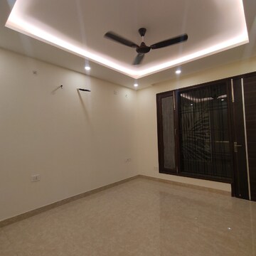 Room in 3 BHK Apartment at BPTP Floors, Sector 70 – for Rent