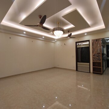 Room in 3 BHK Apartment at BPTP Floors, Sector 70 – for Rent