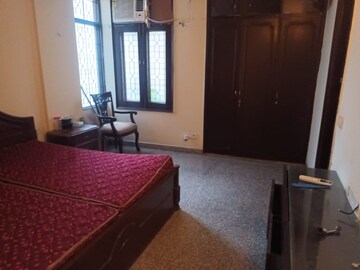 Bedroom in 2 BHK Builder Floor at South Extension ii – for Rent
