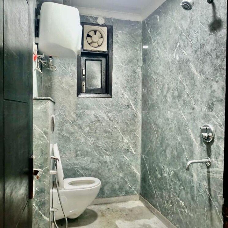 Bathroom, paryavaran complex 1 Bedroom 500 Sq.Ft. Builder Floor In Paryavaran Complex Delhi 7987651