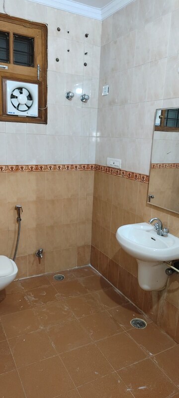 Bathroom in 2 BHK Independent House at Gomti Nagar – for Rent