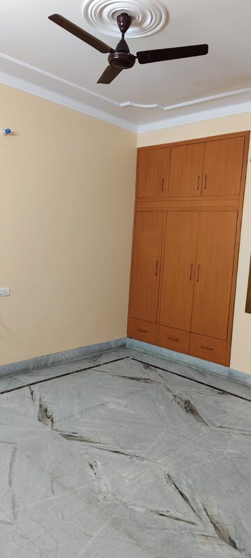 Room in 2 BHK Independent House at Gomti Nagar – for Rent
