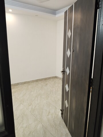 Room in 1 BHK Apartment at Panchsheel Vihar – for Rent