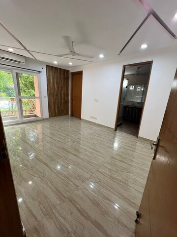 Room in 4 BHK Builder Floor at Greater Kailash ii – for Rent
