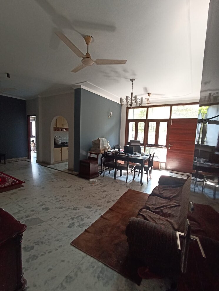 Living Room, east of kailash 3 Bedroom 1300 Sq.Ft. Builder Floor In East Of Kailash Delhi 7987913