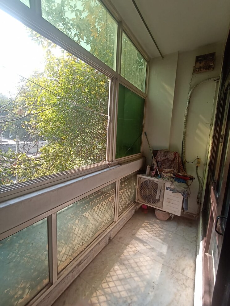 Balcony, east of kailash 3 Bedroom 1300 Sq.Ft. Builder Floor In East Of Kailash Delhi 7987913