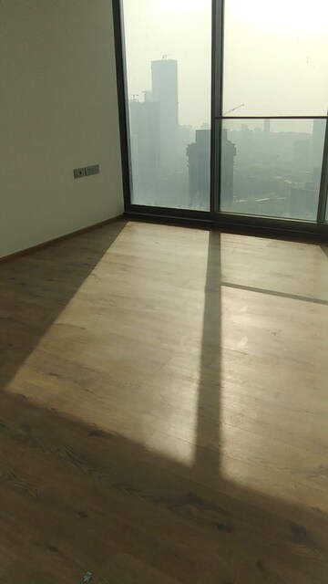 Room in 3 BHK Apartment at Lodha Trump Tower, Worli – for Rent