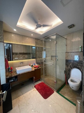 Parking in 6+ BHK Independent House at Maharani Bagh – for Sale
