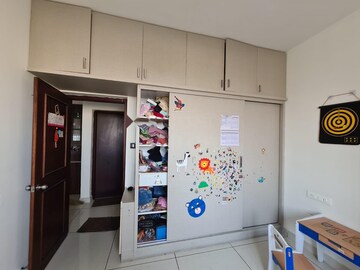 Room in 3.5 BHK Apartment at Prestige Lakeside Habitat, Varthur – for Rent