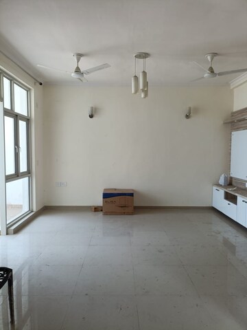 Room in 3 BHK Apartment at Gomti Nagar – for Rent