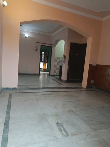 Room in 3 BHK Builder Floor at Uppal Southend, Sector 49 – for Sale