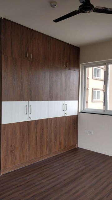 Room in 3 BHK Apartment at Pashmina Waterfront, Old Madras Road – for Rent