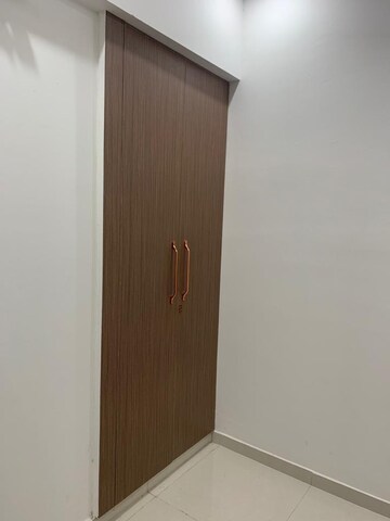 Master Bedroom in 2 BHK Apartment at Sector 10 Greater Noida – for Rent