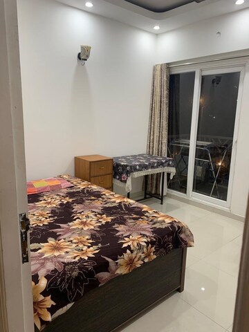 Master Bedroom in 2 BHK Apartment at Sector 10 Greater Noida – for Rent