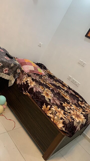 Master Bedroom in 2 BHK Apartment at Sector 10 Greater Noida – for Rent