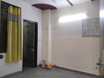 Room in 2 BHK Builder Floor at Saket – for Rent