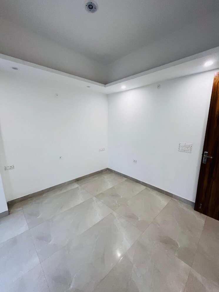 Room, jakhan rajpur road 3 Bedroom 1257 Sq.Ft. Apartment In JakhaN Rajpur Road Dehradun 7988885