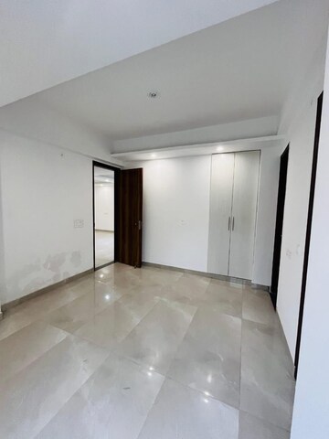 Room in 3 BHK Apartment at JakhaN-Rajpur Road – for Sale