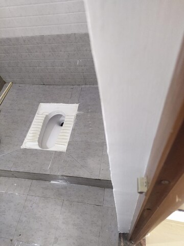 Bathroom in 2 BHK Builder Floor at Saravanampatti – for Rent