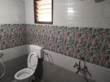 Bathroom in 2 BHK Builder Floor at Saravanampatti – for Rent
