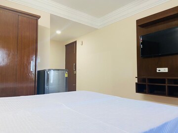 Room in 1 RK Apartment at Palm Residency Chhatarpur, Chattarpur – for Rent