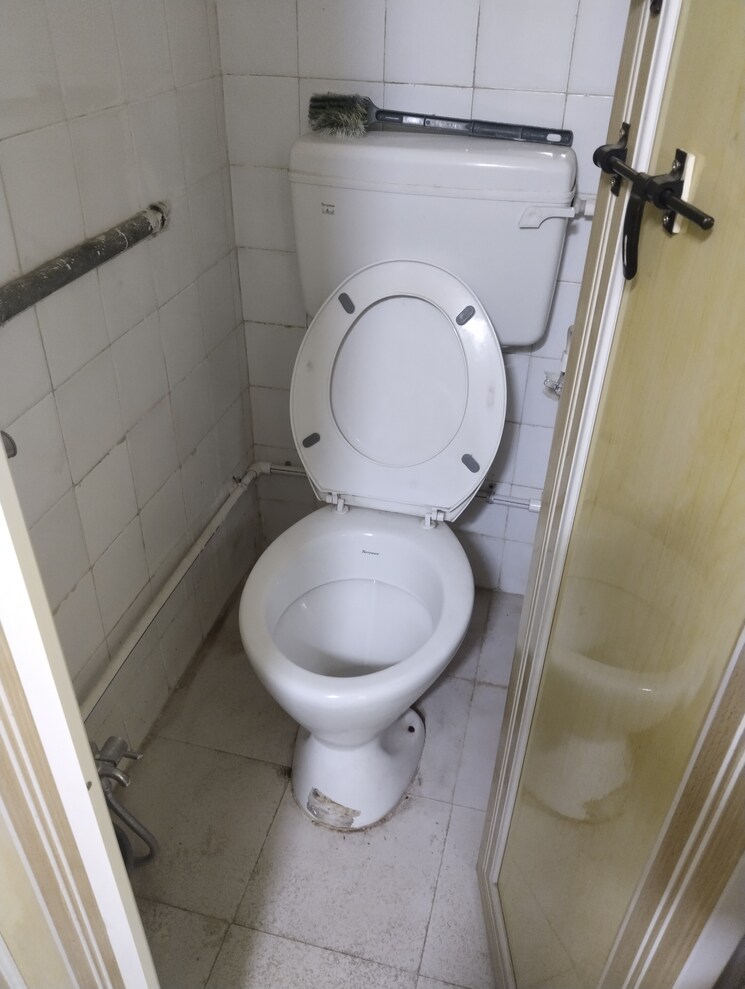 Attached Bathroom, kothrud 2 Bedroom 1000 Sq.Ft. Apartment In Kothrud Pune 7989073