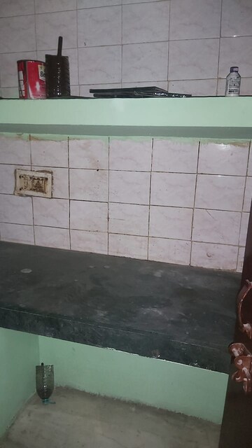 Room in 2.5 BHK Builder Floor at Mayur Vihar – for Rent